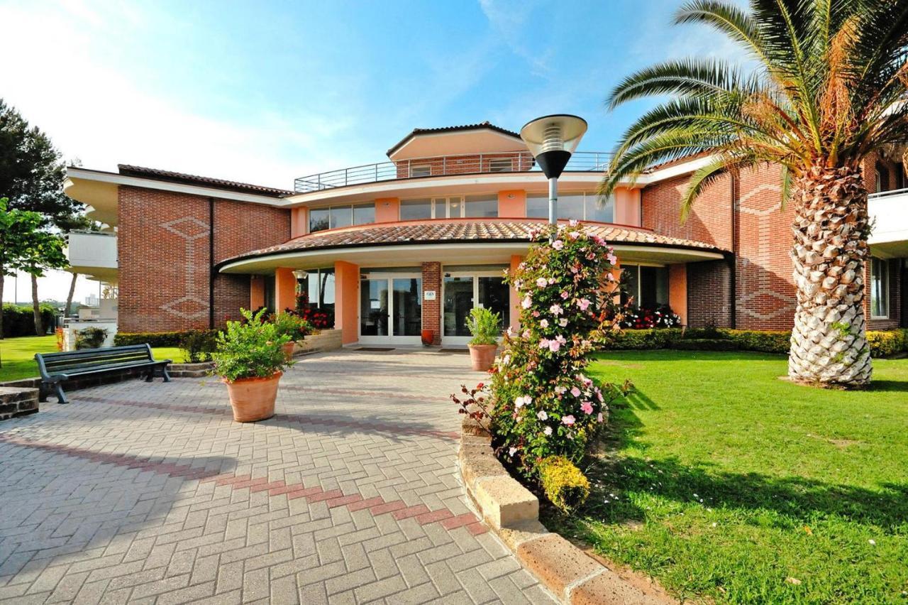 Apartment In Cecina Mare With Outdoor Pool Марина-ді-Чечина Екстер'єр фото
